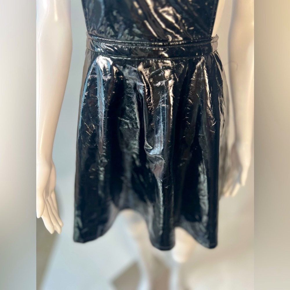 Hot topic - Picture 3 of 16